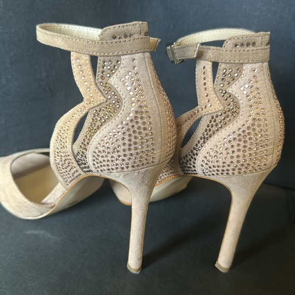 \Jessica Simpson\• Japara Jeweled Heels - Picture 10 of 10